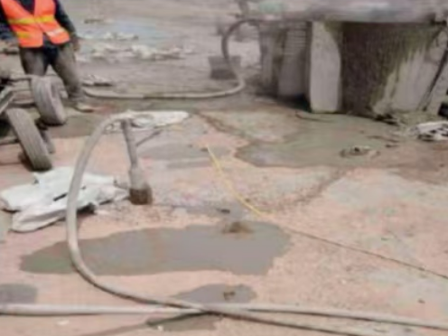 揭西水泥混凝土路面板底注浆技术 路面脱空注浆整治方案